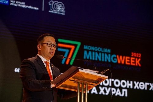 Уул уурхайг ногооруулахын тулд сэргээгдэх эрчим хүчний хэрэглээг нэмье